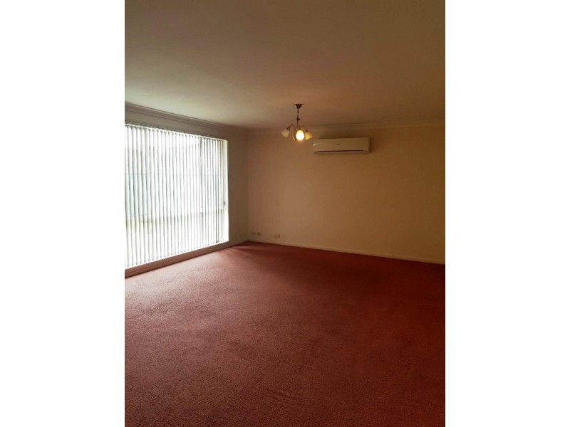 10 Quarterhorse Parade, Wadalba NSW 2259