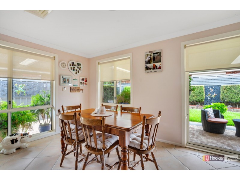 20 Cherry Blossom Crescent, Hamlyn Terrace NSW 2259