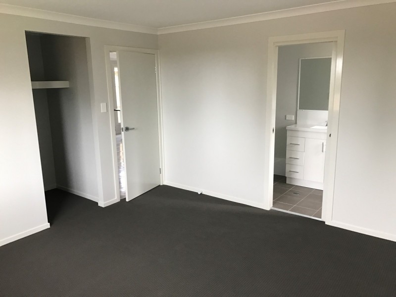 10 Oakmont Place, Woongarrah NSW 2259