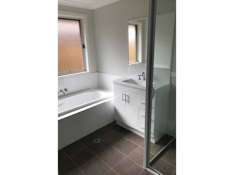 10 Oakmont Place, Woongarrah NSW 2259