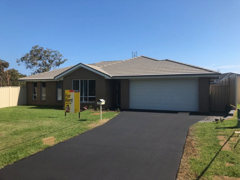 2 Cams Boulevard, Summerland Point NSW 2259