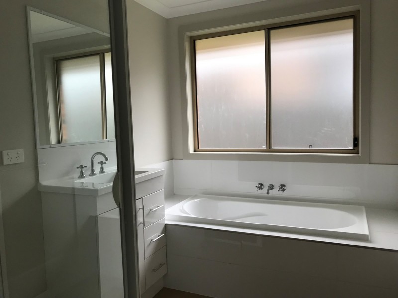 11 Frank Street, Wadalba NSW 2259