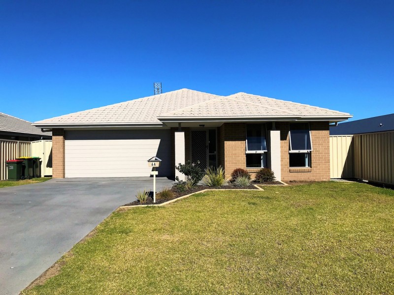 6a Cams Boulevard, Summerland Point NSW 2259