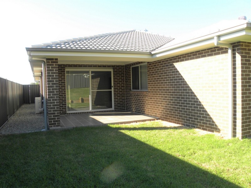 7 Creswell Street, Wadalba NSW 2259