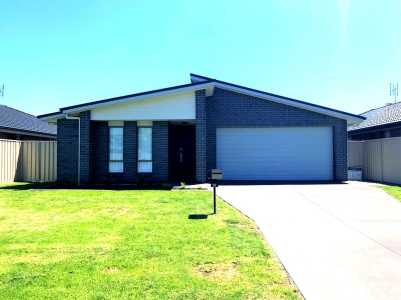 35 Regatta Way, Summerland Point NSW 2259