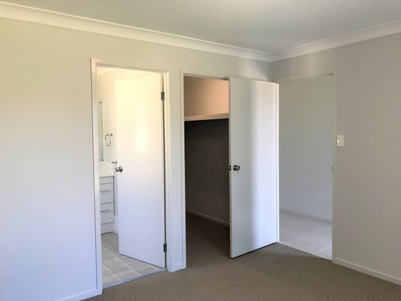 35 Regatta Way, Summerland Point NSW 2259