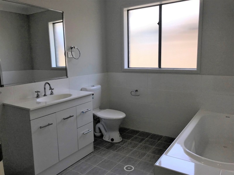 35 Regatta Way, Summerland Point NSW 2259
