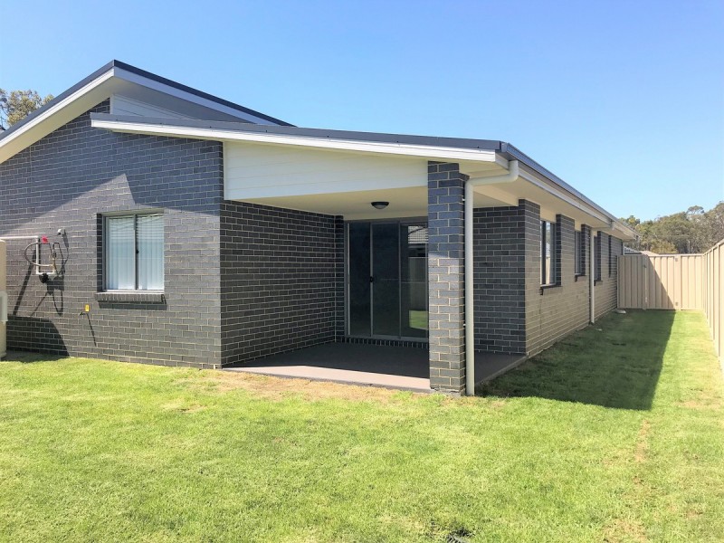 35 Regatta Way, Summerland Point NSW 2259