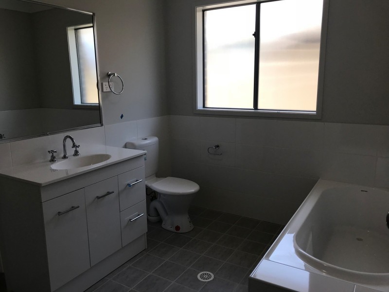 35 Regatta Way, Summerland Point NSW 2259