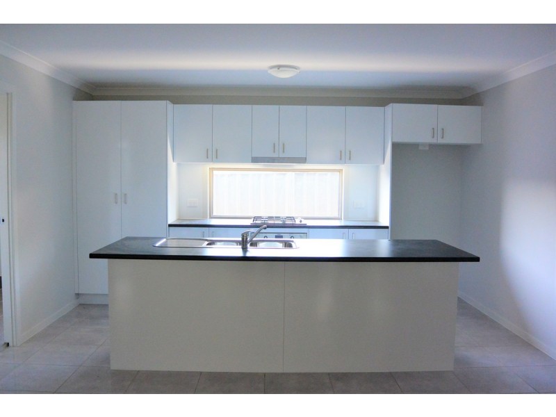 9 Van Stappen Road, Wadalba NSW 2259