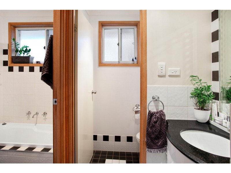 18 Farnol Place, Watanobbi NSW 2259