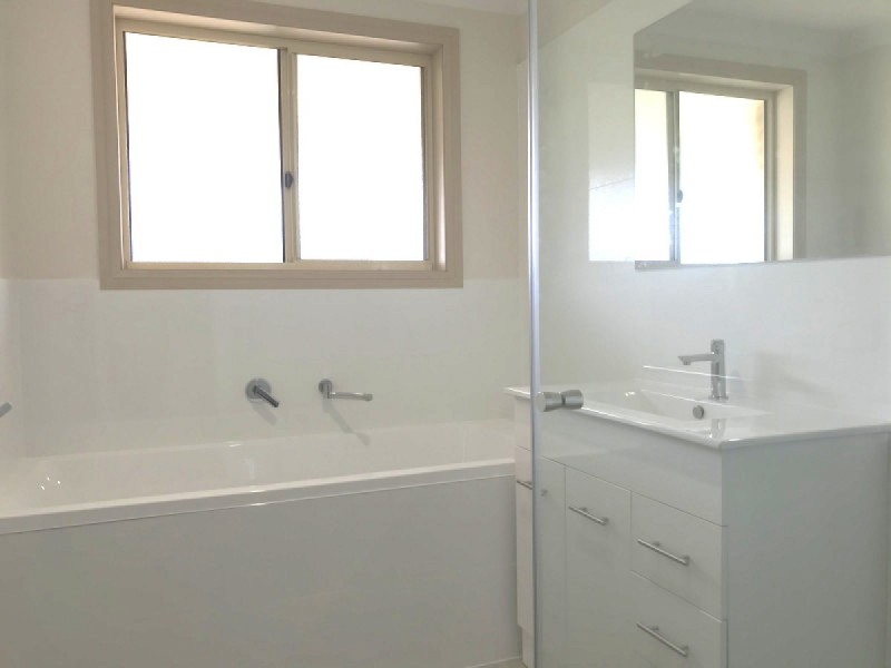 4/4 Gavenlock Road, Tuggerah NSW 2259