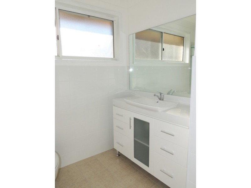 2/2 Arthur Drive, Wyong NSW 2259