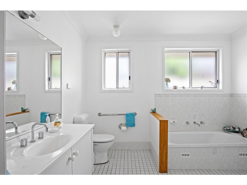 12 Mark Place, Mardi NSW 2259