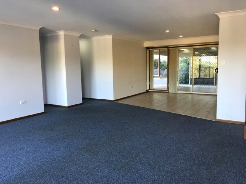 41 Robert Holl Drive, Ourimbah NSW 2258