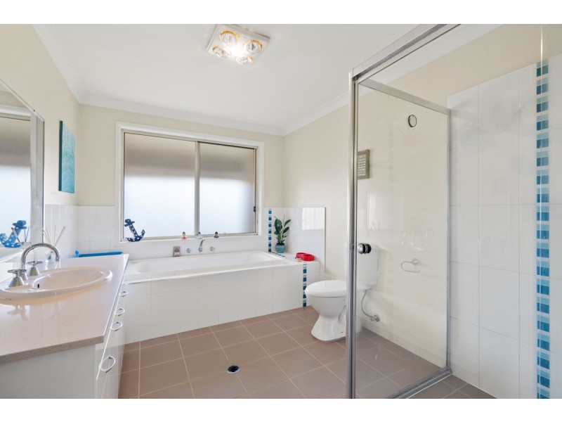 4 Lexington Avenue, Wadalba NSW 2259