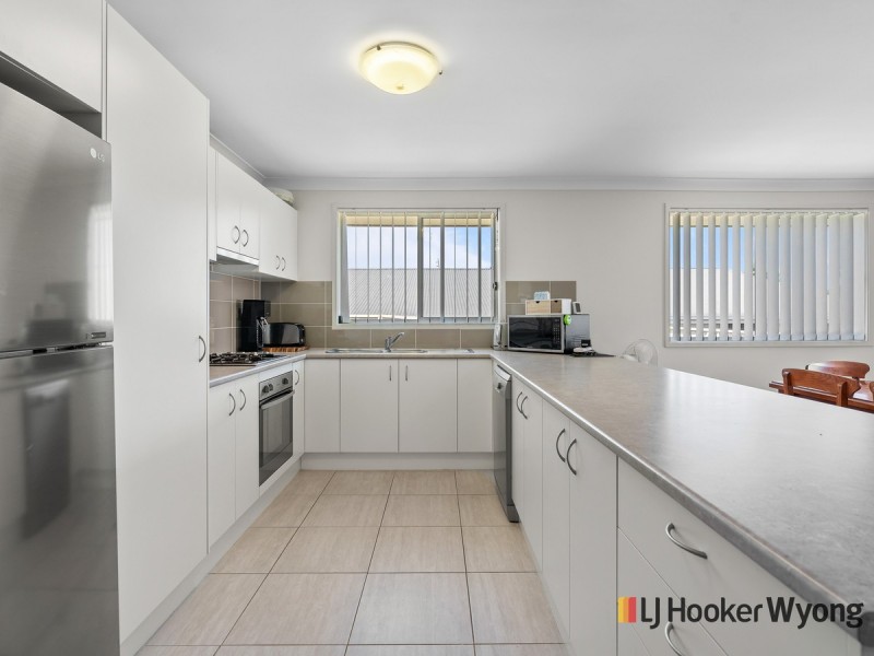 12 Chestnut Grove, Woongarrah NSW 2259