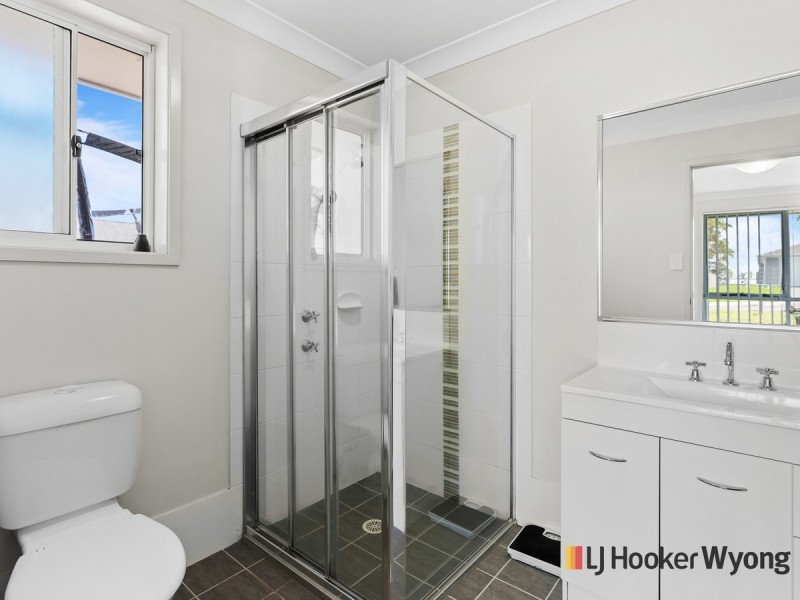 12 Chestnut Grove, Woongarrah NSW 2259