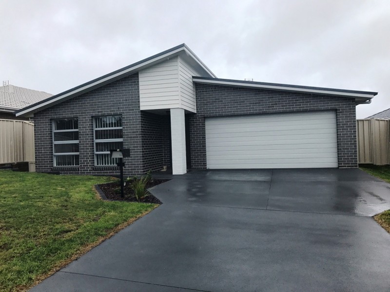 8 Cams Boulevard, Summerland Point NSW 2259