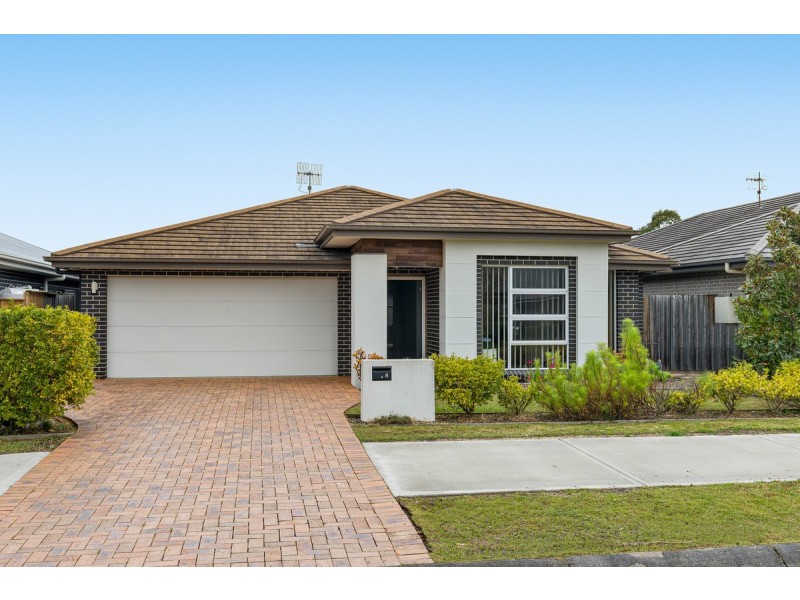 8 Irons Road, Wyong NSW 2259