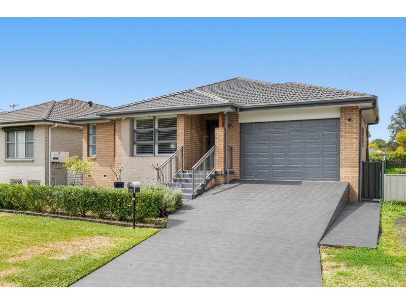 17 Rockleigh Street, Wyong NSW 2259