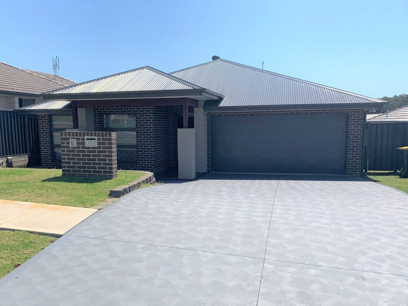 17 Clydesdale Street, Wadalba NSW 2259
