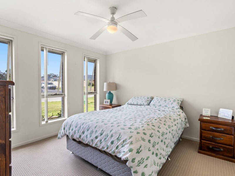 19 Regatta Way, Summerland Point NSW 2259
