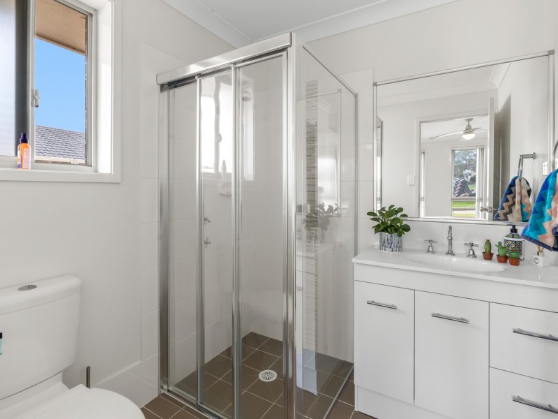 19 Regatta Way, Summerland Point NSW 2259
