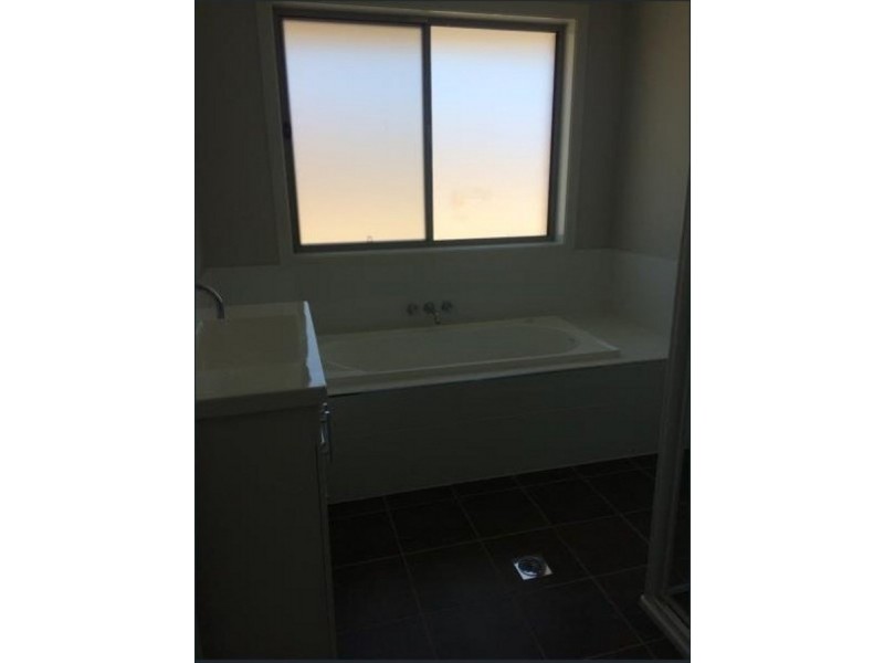 1 Addison Avenue, Woongarrah NSW 2259