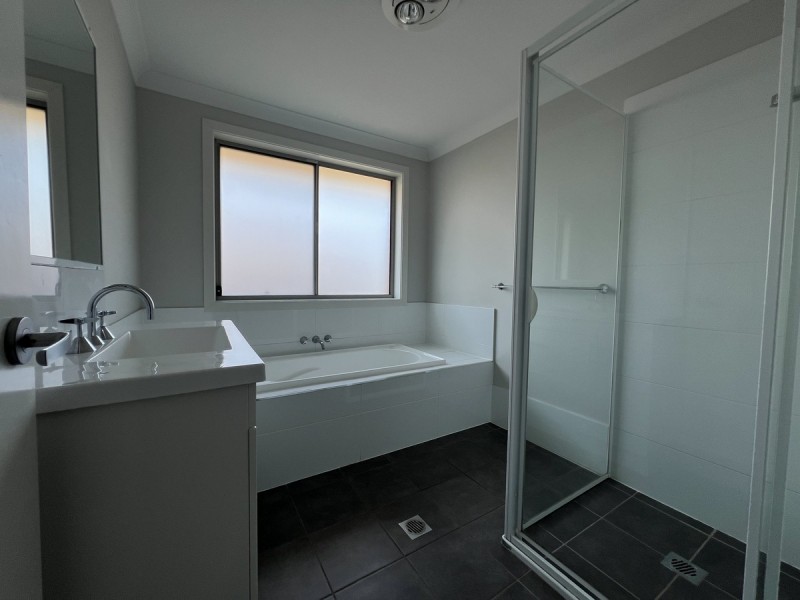 1 Addison Avenue, Woongarrah NSW 2259