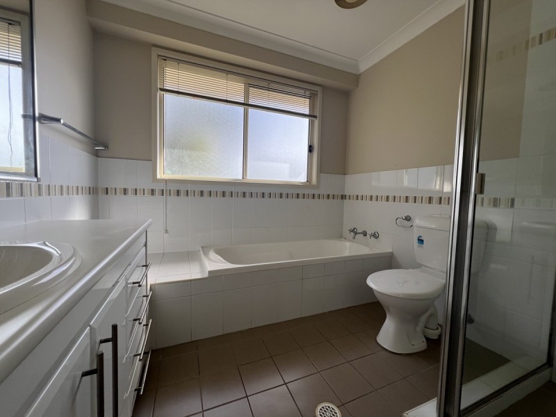 12 Kamira Road, Wadalba NSW 2259