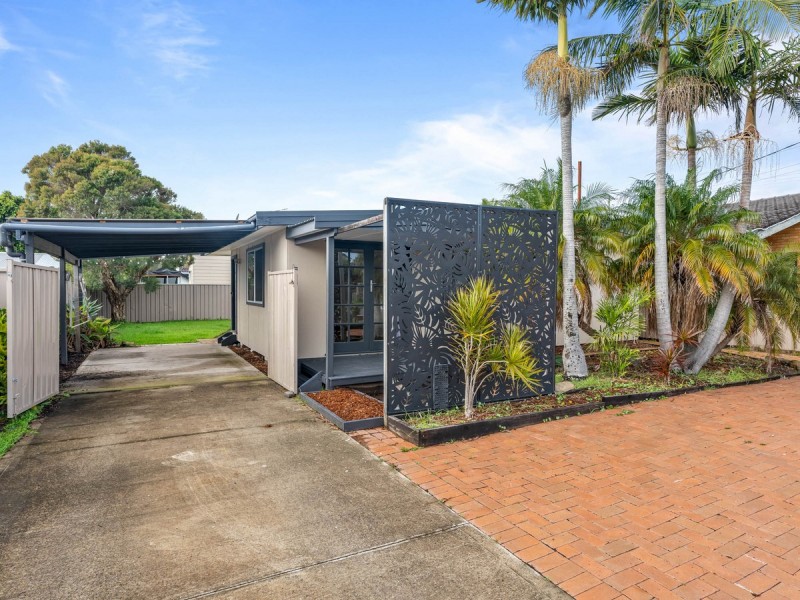36 & 36a Flinders Avenue, Killarney Vale NSW 2261