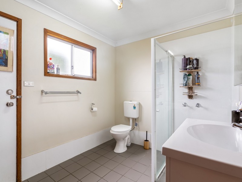 36 & 36a Flinders Avenue, Killarney Vale NSW 2261