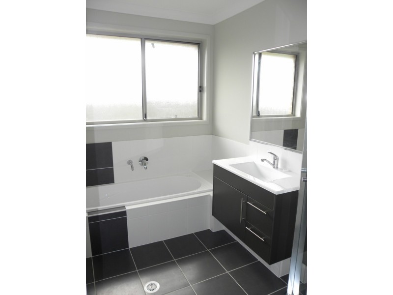 14 Hakone Road, Woongarrah NSW 2259