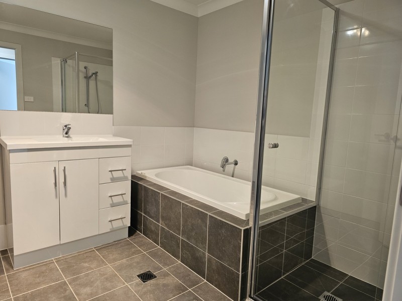 13a Glenelg Avenue, Wadalba NSW 2259