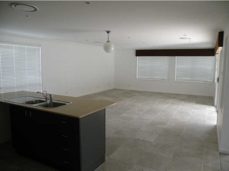 33 Stan Johnson Drive, Hamlyn Terrace NSW 2259