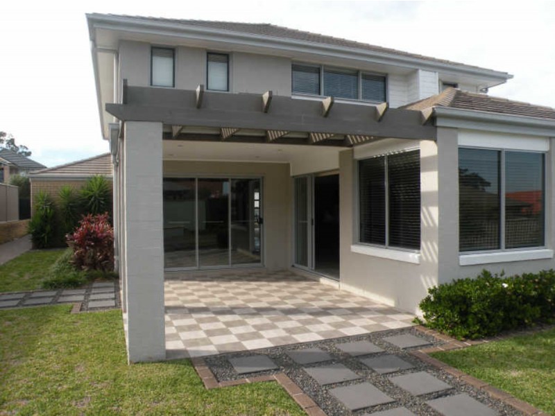 33 Stan Johnson Drive, Hamlyn Terrace NSW 2259