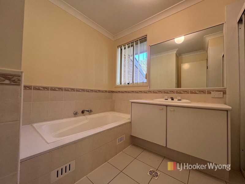 2/42 Burbank Drive, Tuggerah NSW 2259