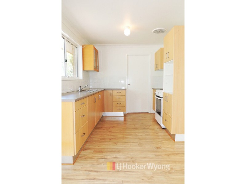 1/2 Arthur Drive, Wyong NSW 2259