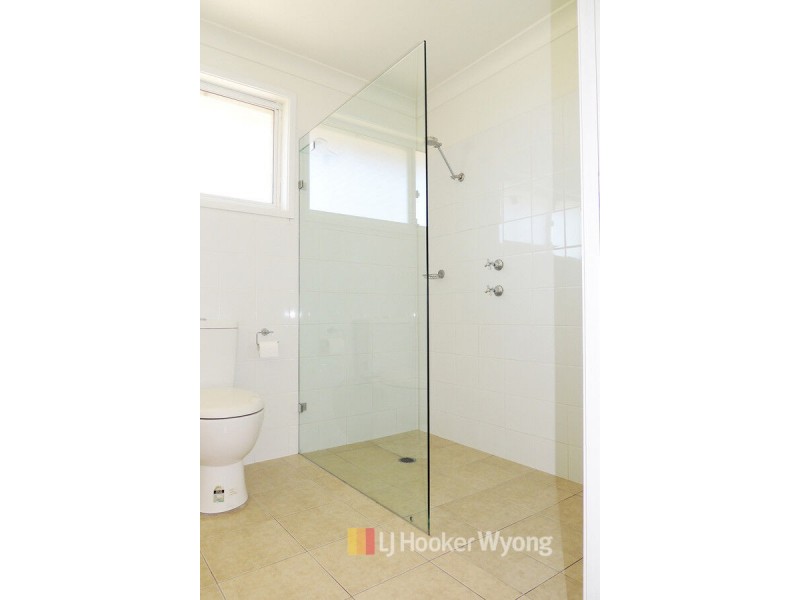 1/2 Arthur Drive, Wyong NSW 2259