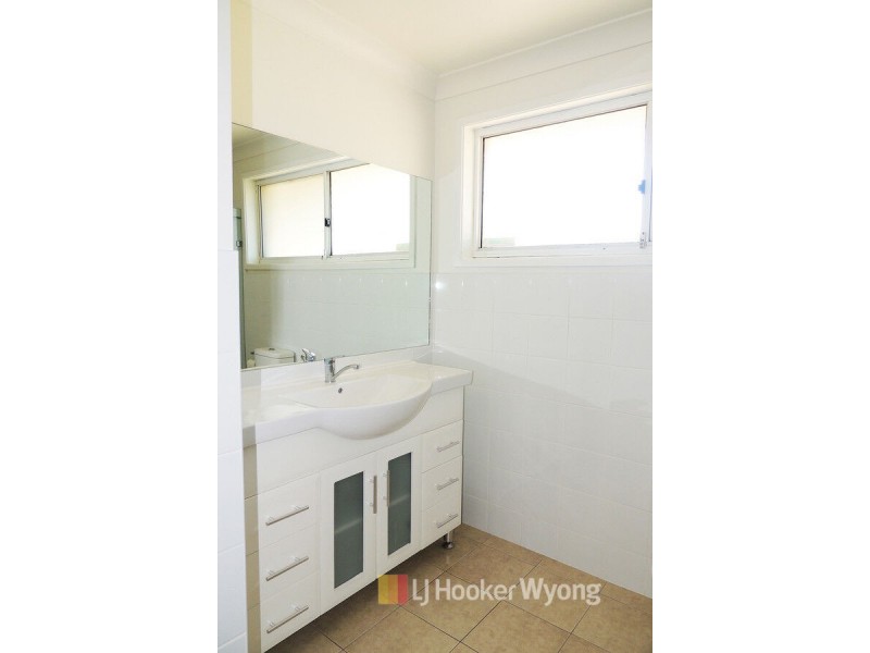 1/2 Arthur Drive, Wyong NSW 2259