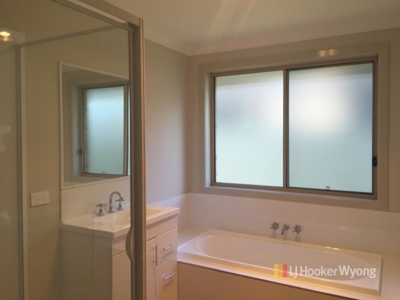 11 Frank Street, Wadalba NSW 2259