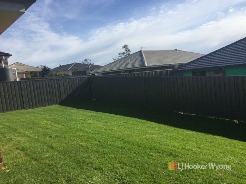 11 Frank Street, Wadalba NSW 2259