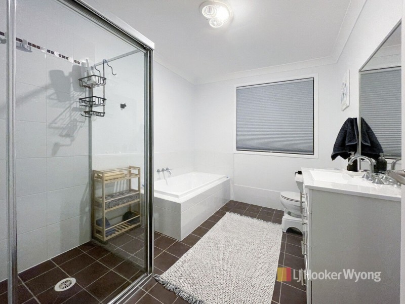 11 Greenhaven Circuit, Woongarrah NSW 2259