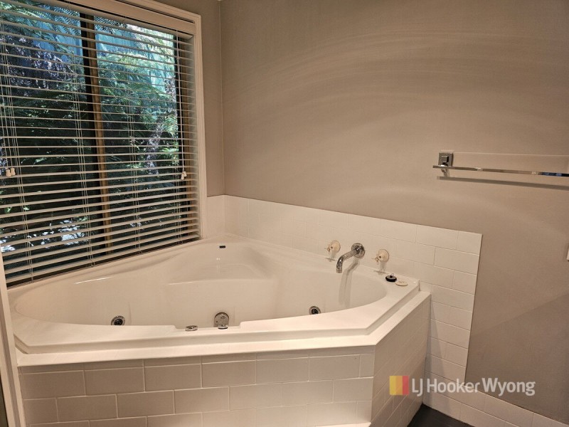 6 Kurume Close, Tuggerah NSW 2259