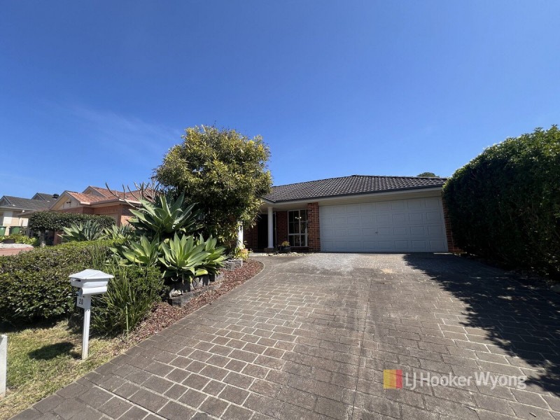 20 Quarterhorse Parade, Wadalba NSW 2259
