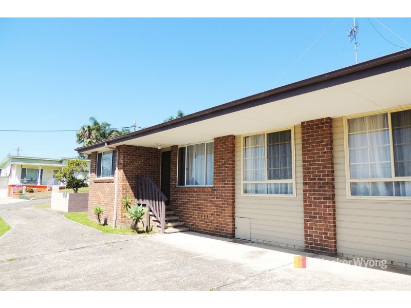 1/2 Arthur Drive, Wyong NSW 2259