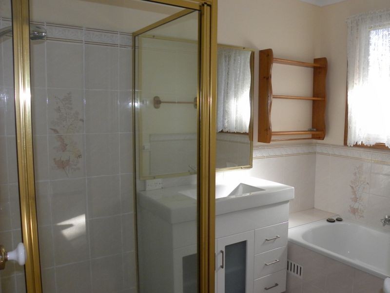 17a Brittania Dr, Watanobbi NSW 2259