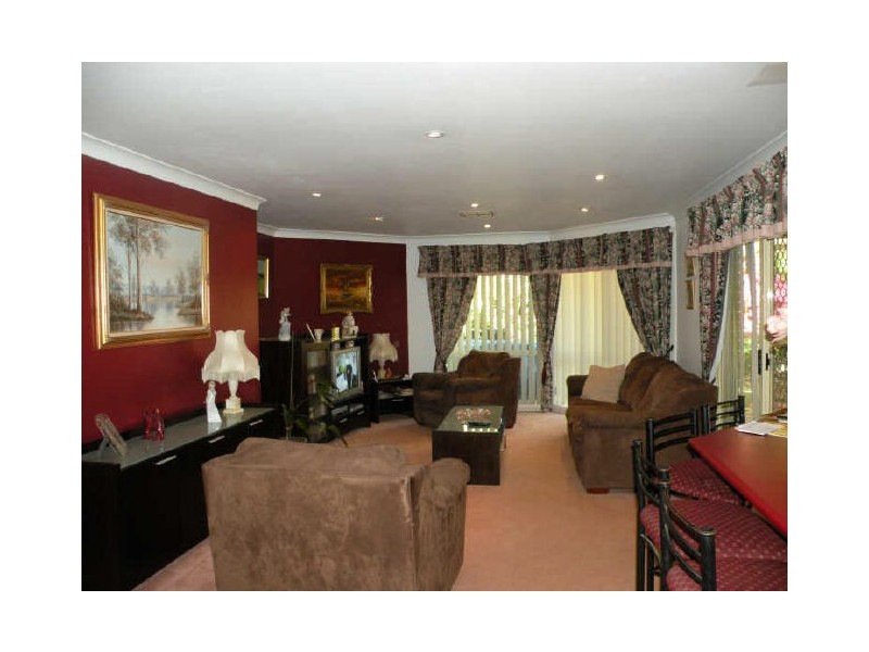 2 Woodbury Park Dr, Mardi NSW 2259