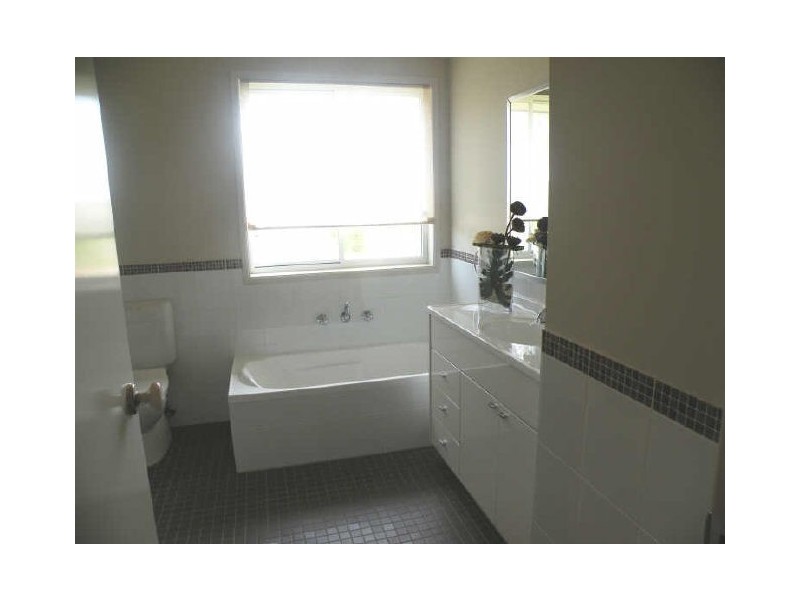 4 Stan Johnson Drive, Hamlyn Terrace NSW 2259